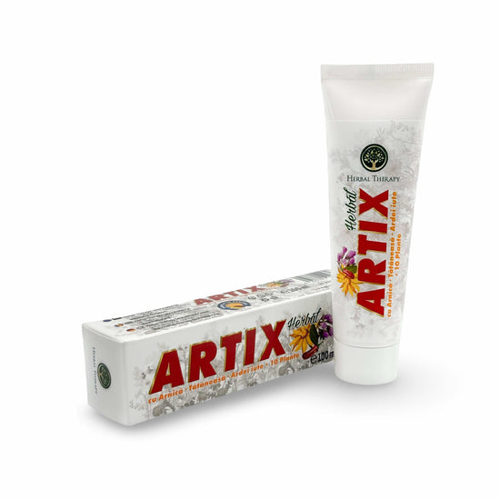 Cremă Artix Herbal Therapy 100 ml alături de ambalajul cutiei, produs antiinflamator pentru dureri musculare și de spate.